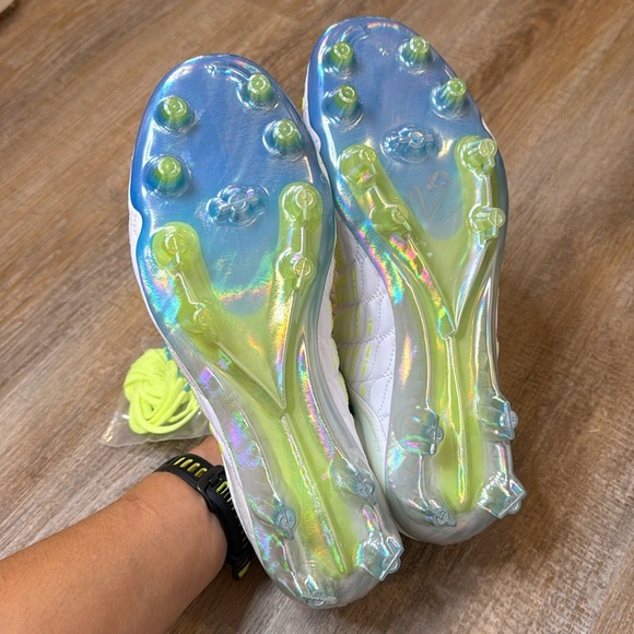 New Under Armour Women's Magnetico Elite 3 FG Soccer Cleats Size 8 Size 9 - Picture 3 of 9